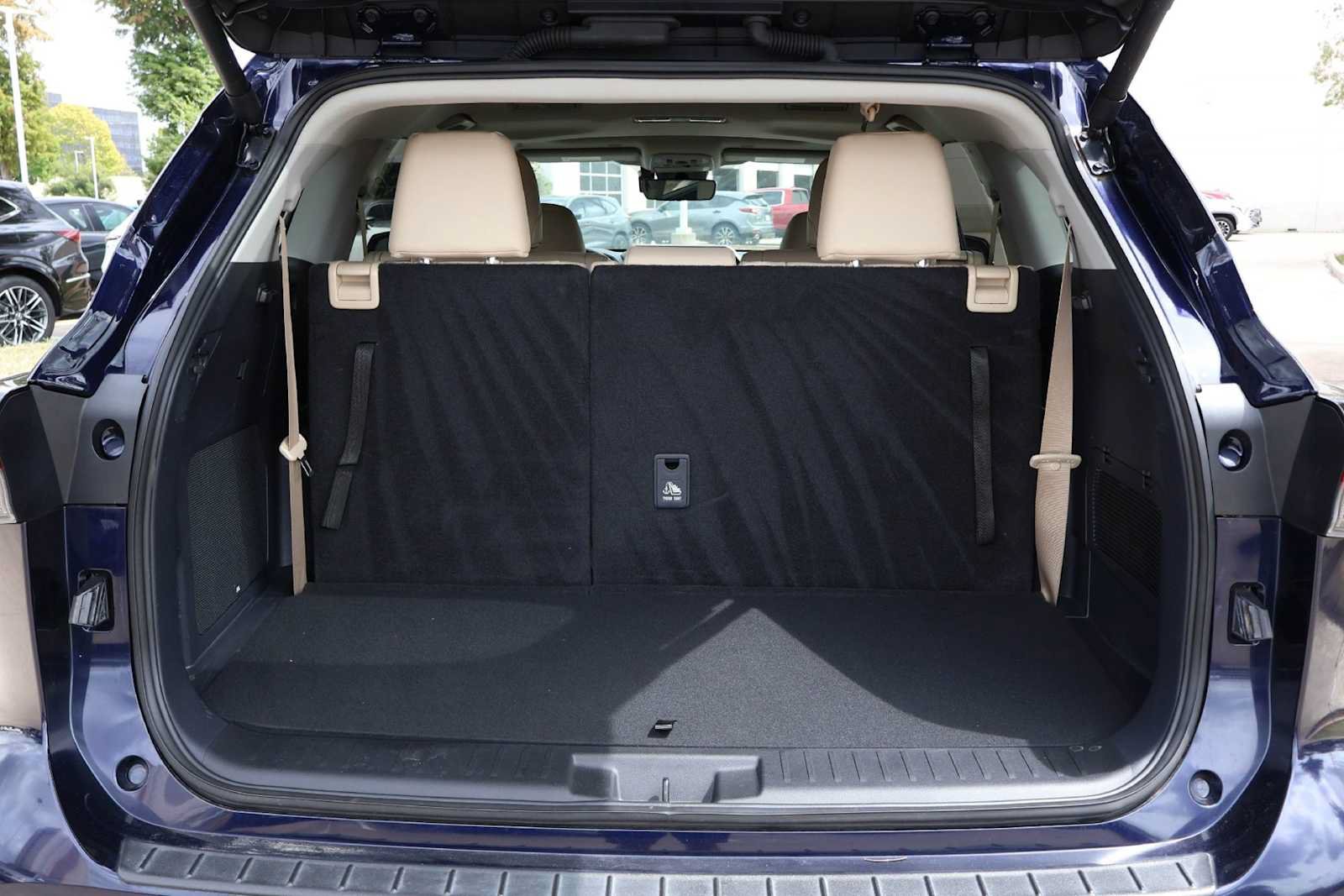Used 2024 Toyota Highlander Limited FWD image 19