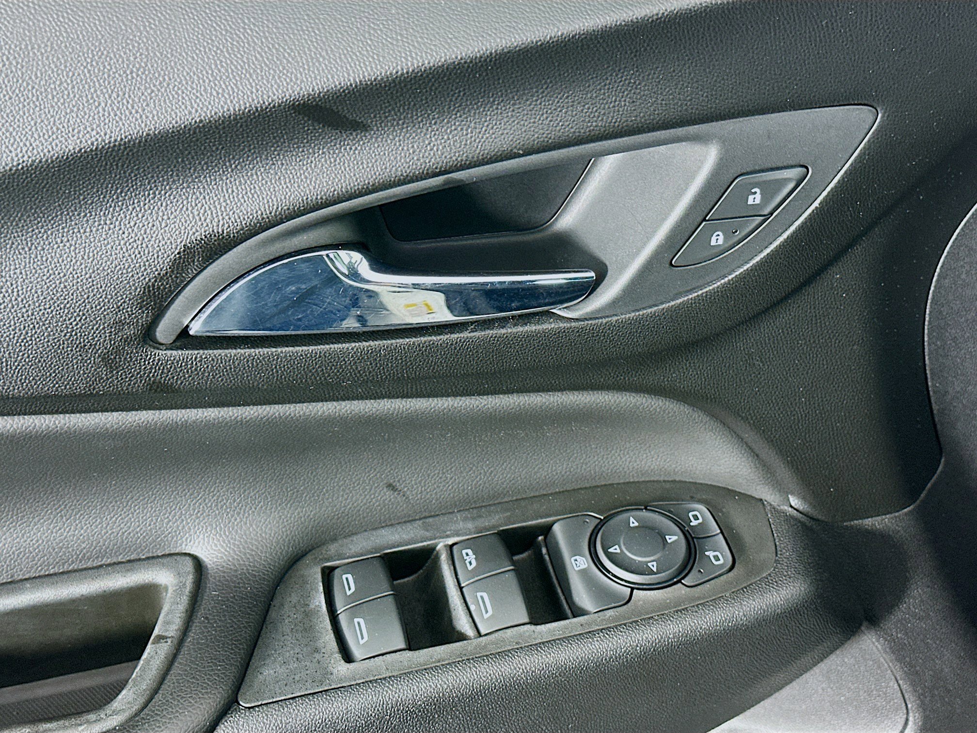 Used 2020 Chevrolet Equinox LT image 15