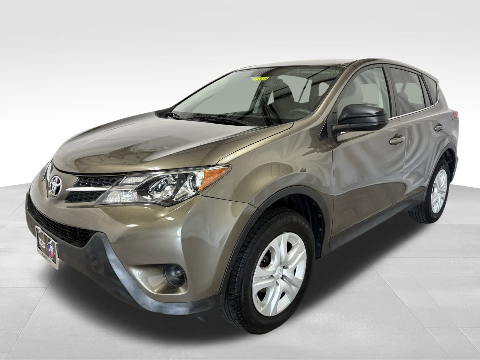 Used 2015 Toyota RAV4 LE image 1