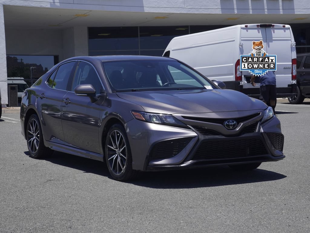 Used 2024 Toyota Camry SE FWD image 2