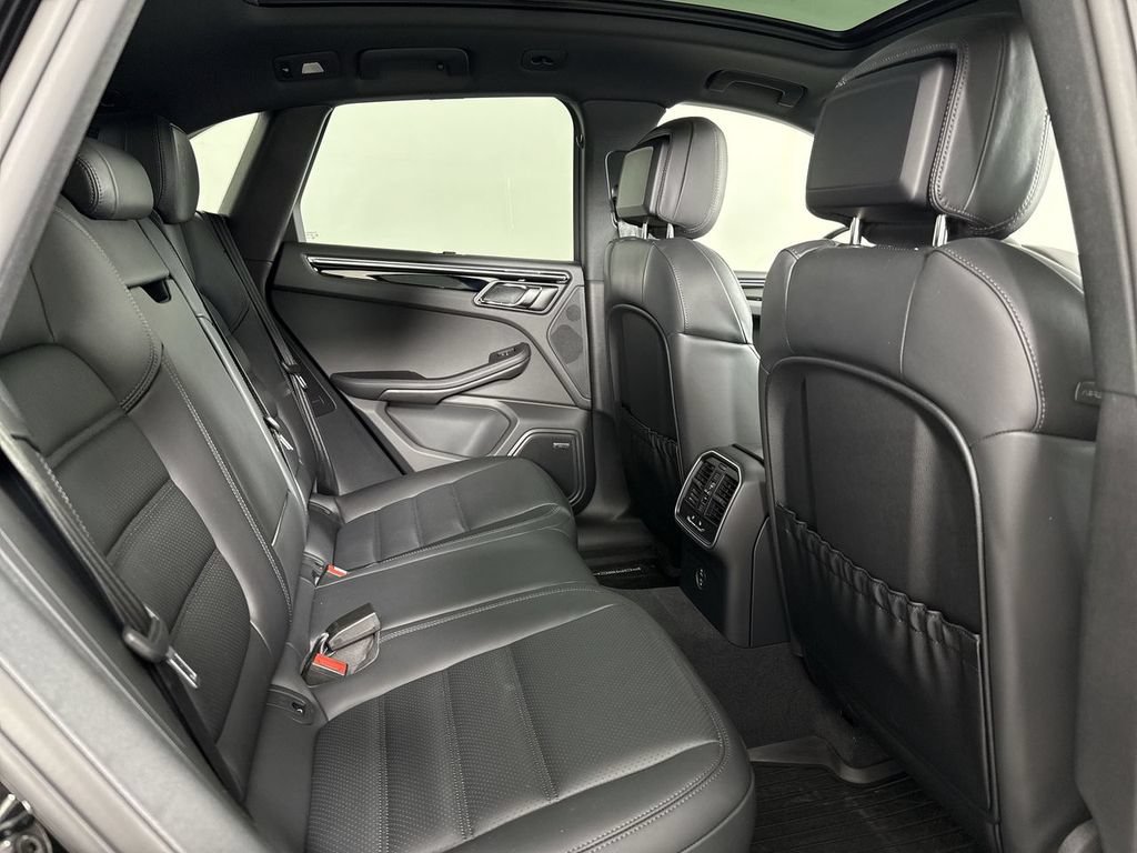 New 2026 Porsche Macan AWD/4WD image 25