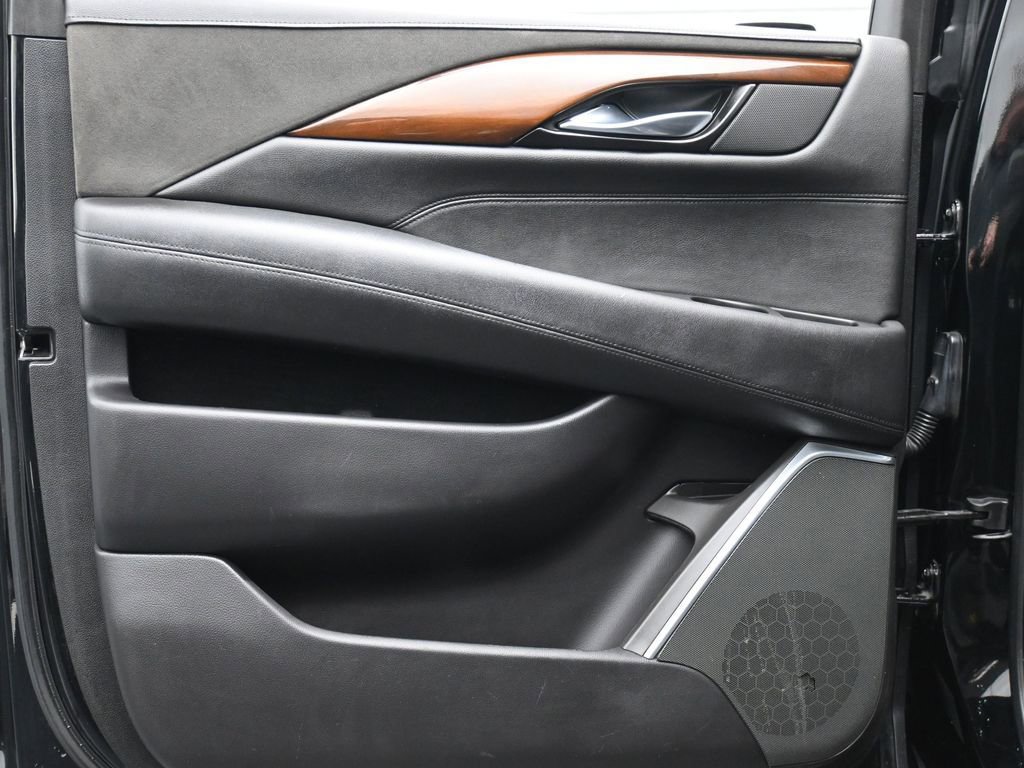 Used 2020 Cadillac Escalade ESV Premium Luxury image 18