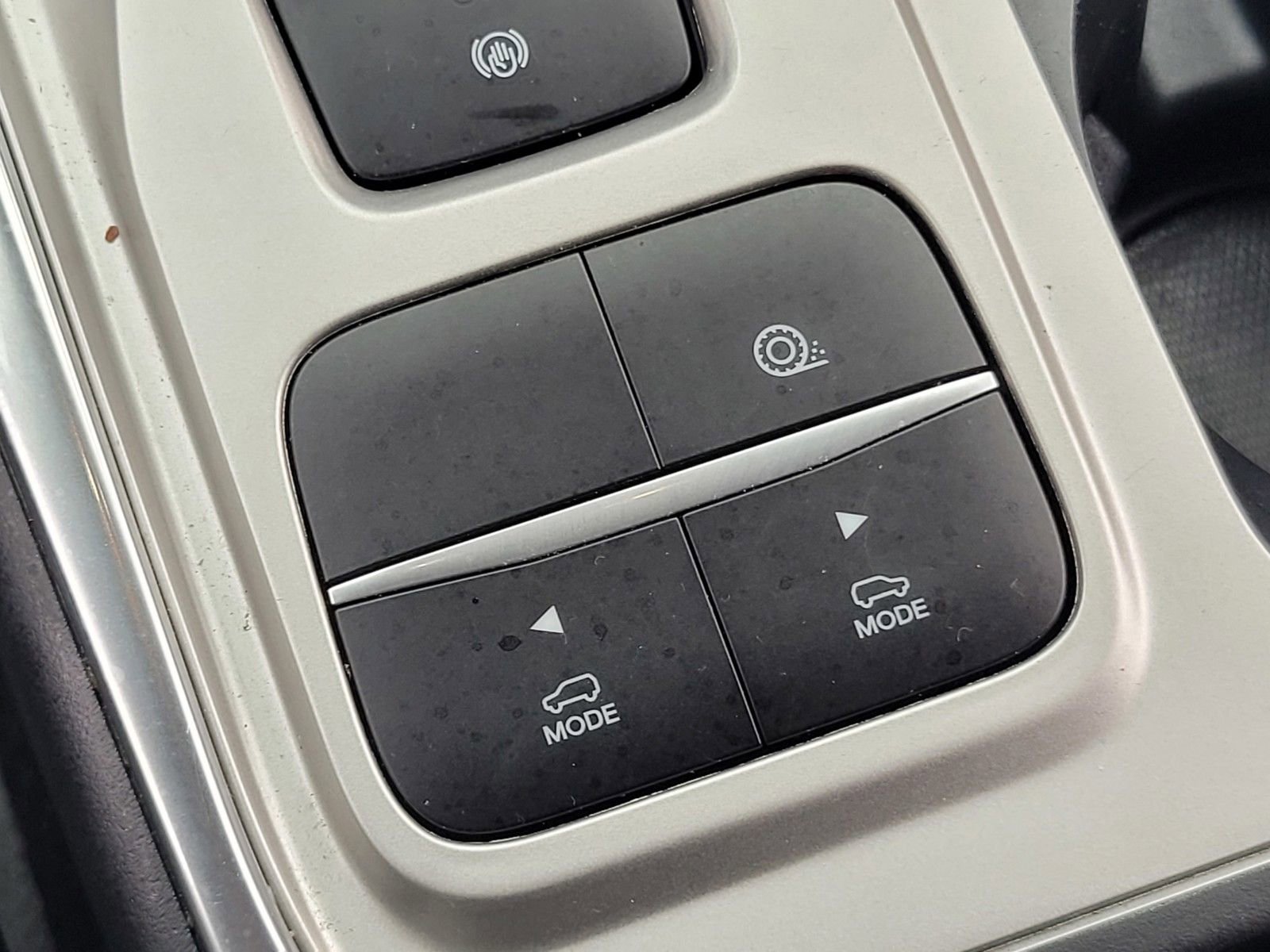 Used 2022 Ford Explorer XLT w/ Equipment Group 202A image 26