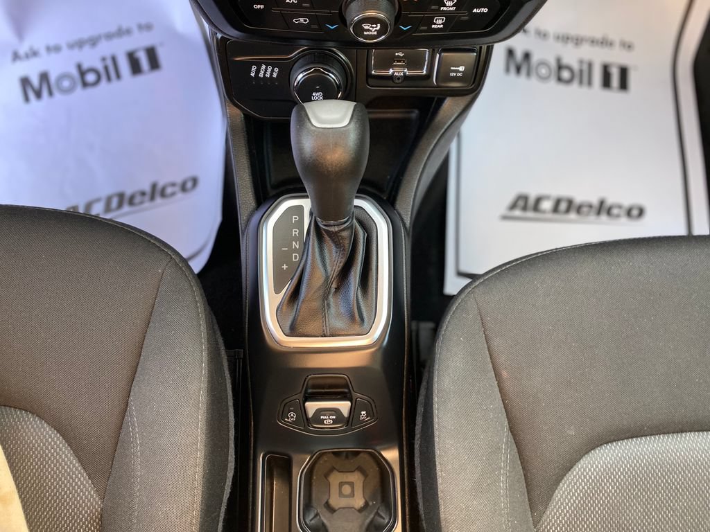 Used 2023 Jeep Renegade Latitude AWD/4WD image 24