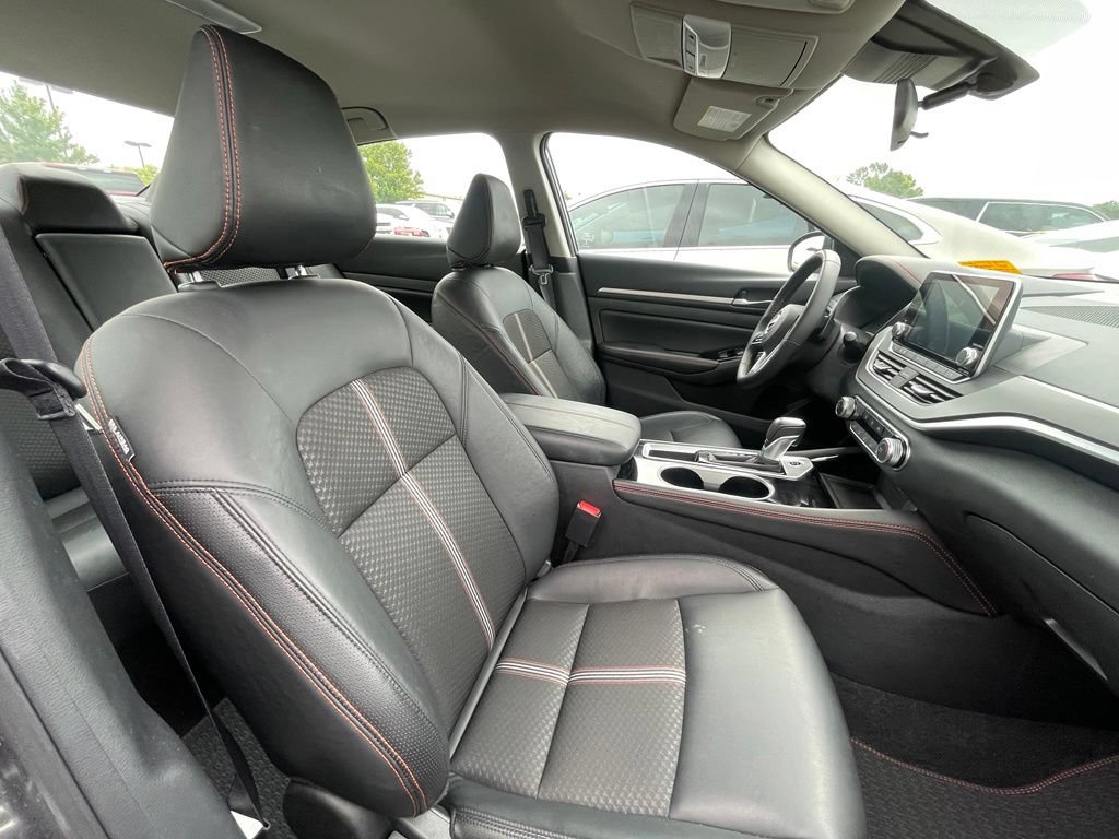 Used 2025 Nissan Altima 2.5 SR FWD image 29