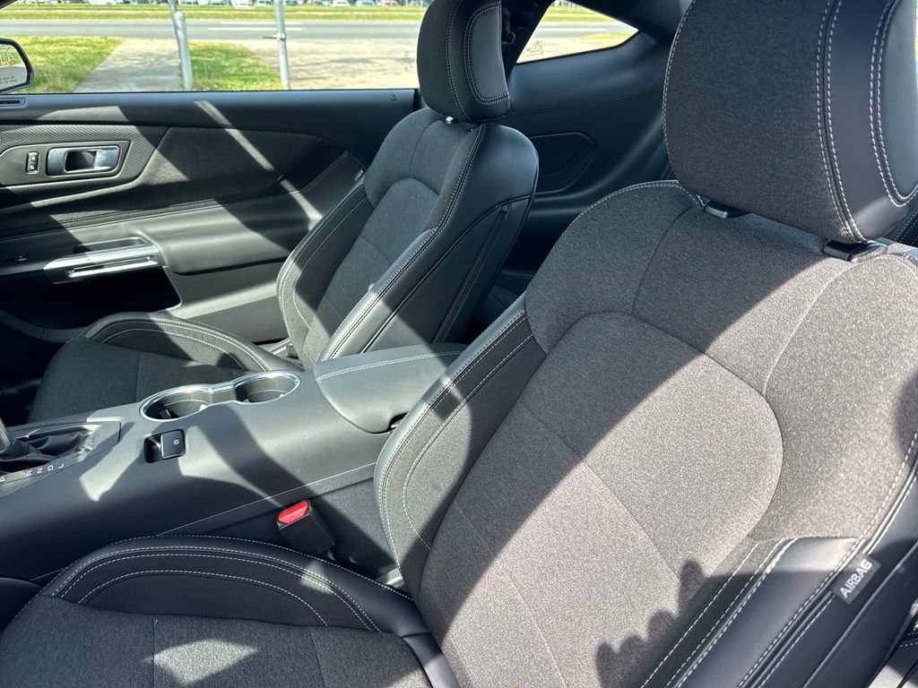 Used 2025 Ford Mustang Coupe image 9