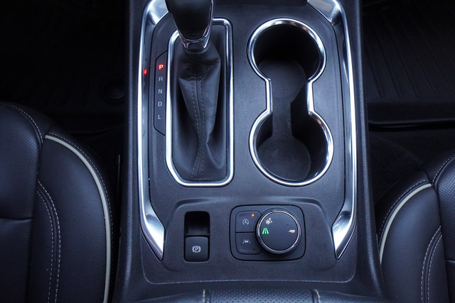 Used 2023 Chevrolet Traverse Premier w/ Redline Edition FWD image 17