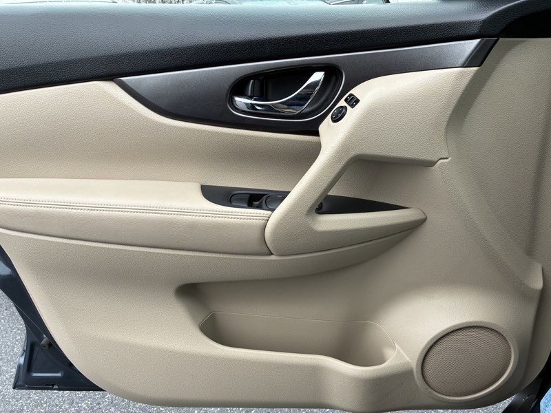 Used 2015 Nissan Rogue S image 15