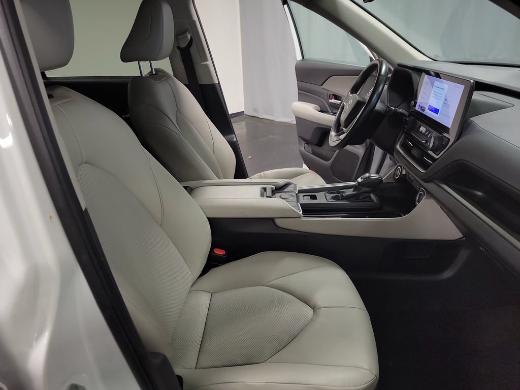 Used 2024 Toyota Grand Highlander AWD image 22