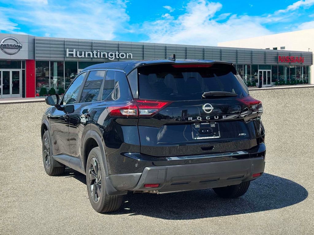 Used 2025 Nissan Rogue SV image 5