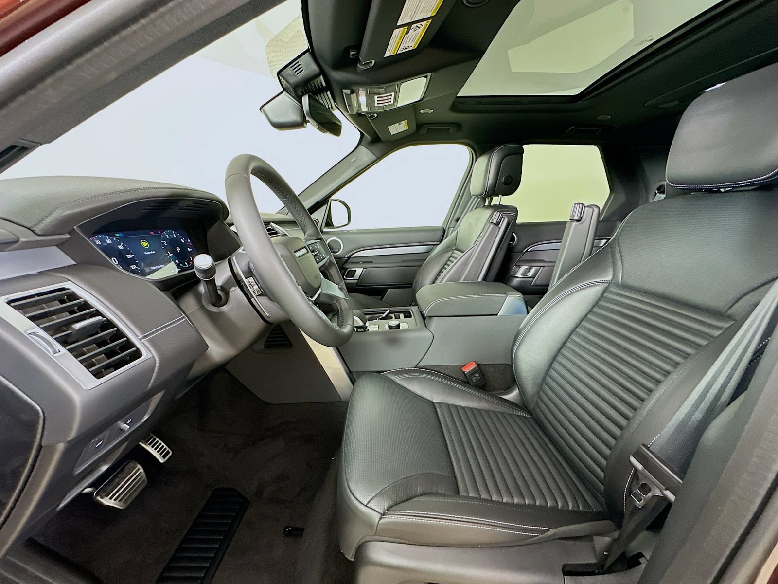 New 2026 Land Rover Discovery Limited Edition AWD/4WD image 35