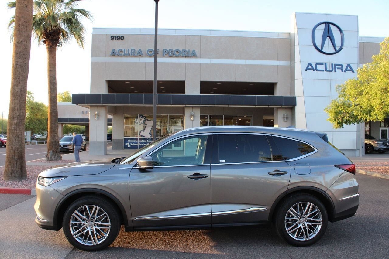 Used 2023 Acura MDX SH-AWD w/ Advance Package image 2