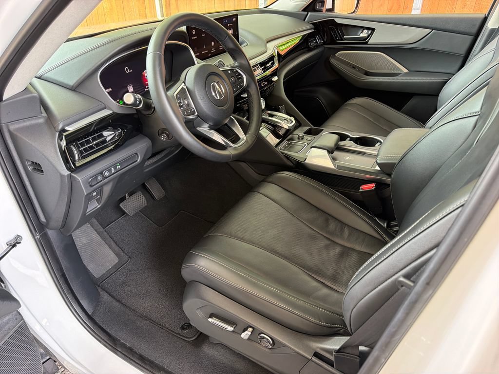 Used 2024 Acura MDX w/ Technology Package FWD image 2