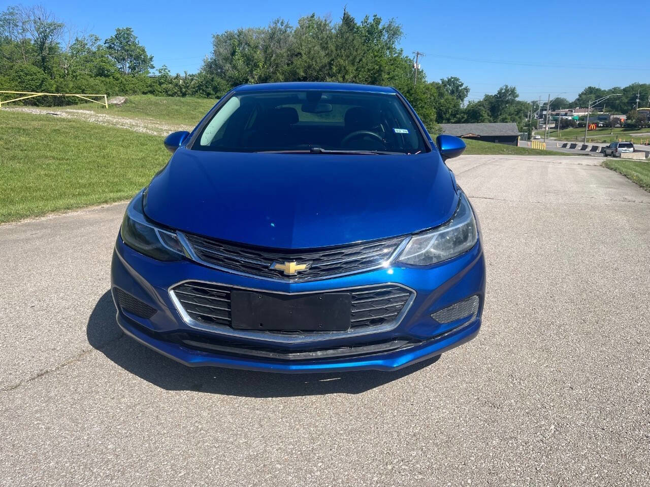 Used 2018 Chevrolet Cruze LT w/ Convenience Package FWD image 2