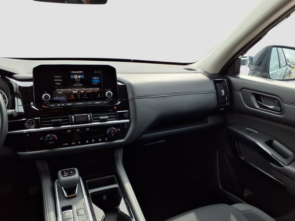 Used 2024 Nissan Pathfinder SV image 9