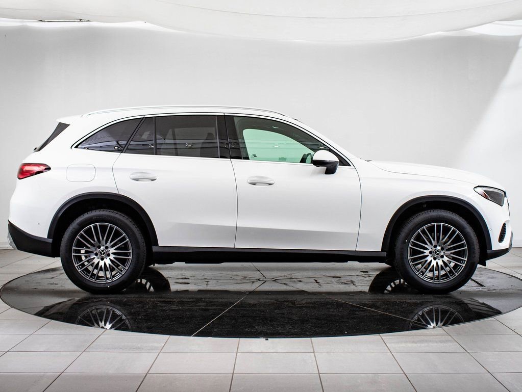 Used 2025 Mercedes-Benz GLC 300 4MATIC image 11