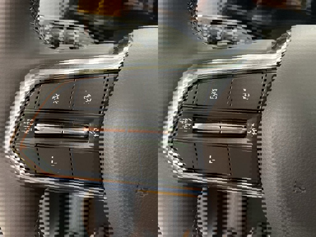 New 2025 Chevrolet Equinox ACTIV w/ Safety and Technology Package image 31