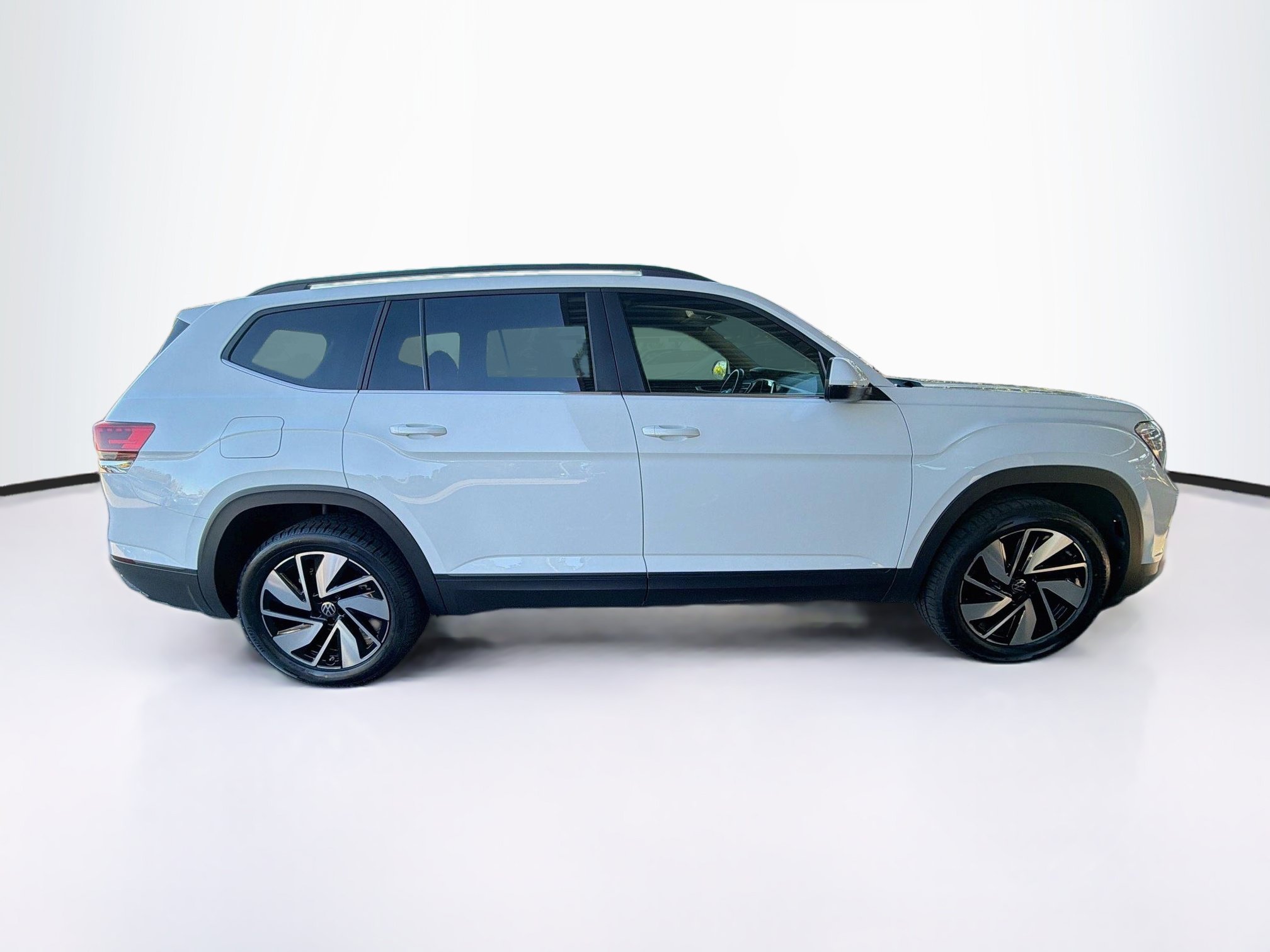 Used 2025 Volkswagen Atlas SE AWD/4WD image 10