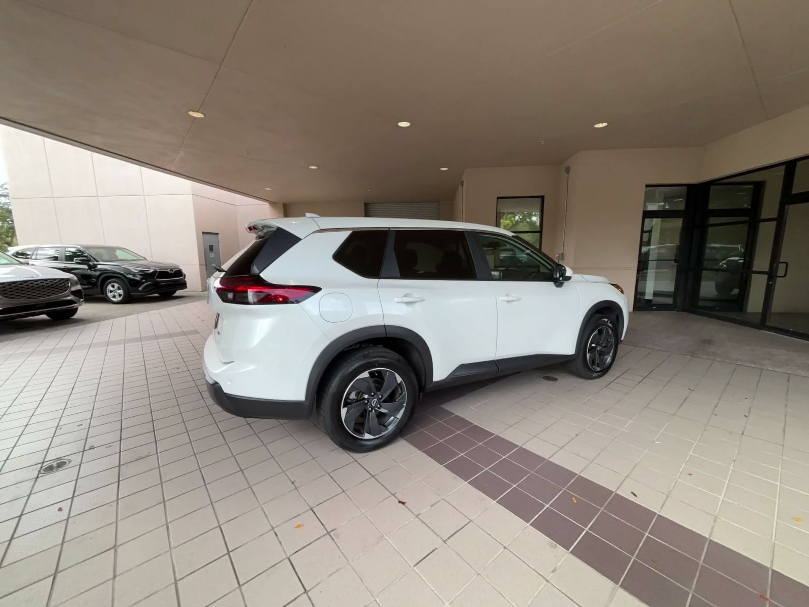 Used 2025 Nissan Rogue SV AWD/4WD image 13