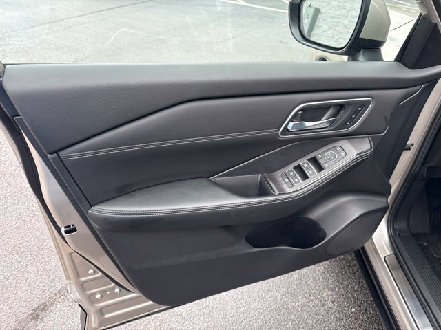 Used 2025 Nissan Rogue Platinum w/ Platinum Premium Package AWD/4WD image 16