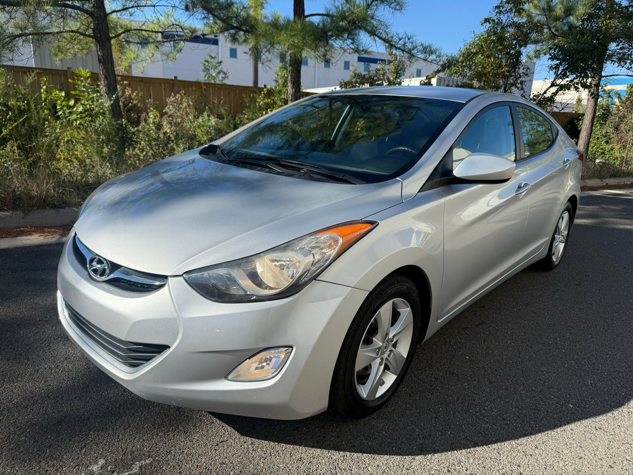 Used 2013 Hyundai Elantra GLS w/ Preferred Pkg image 2