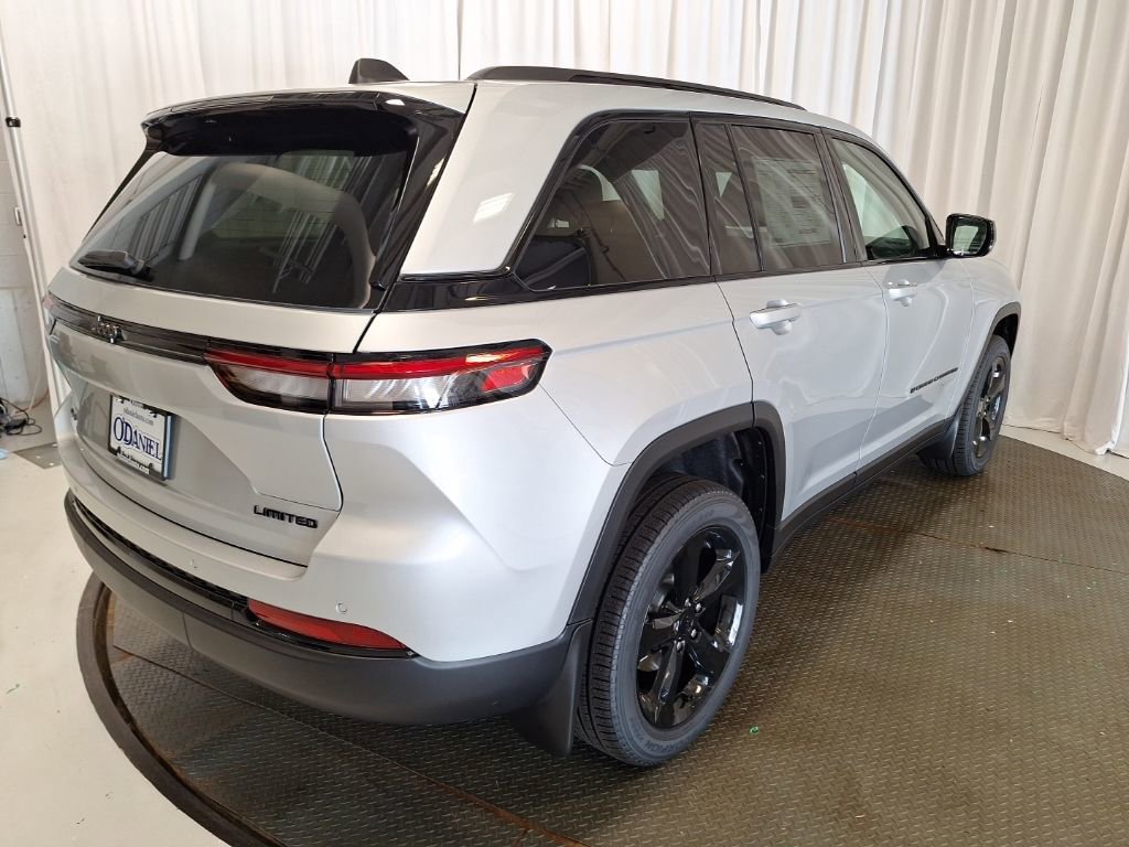 New 2025 Jeep Grand Cherokee Limited w/ Black Appearance Package image 28