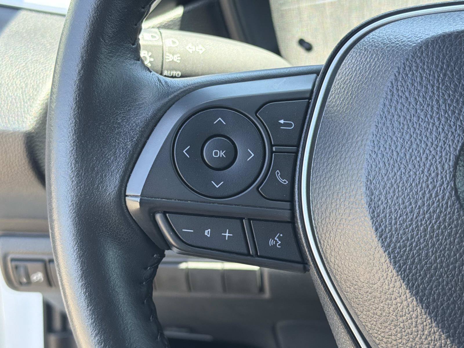 Used 2025 Toyota Corolla SE FWD image 9