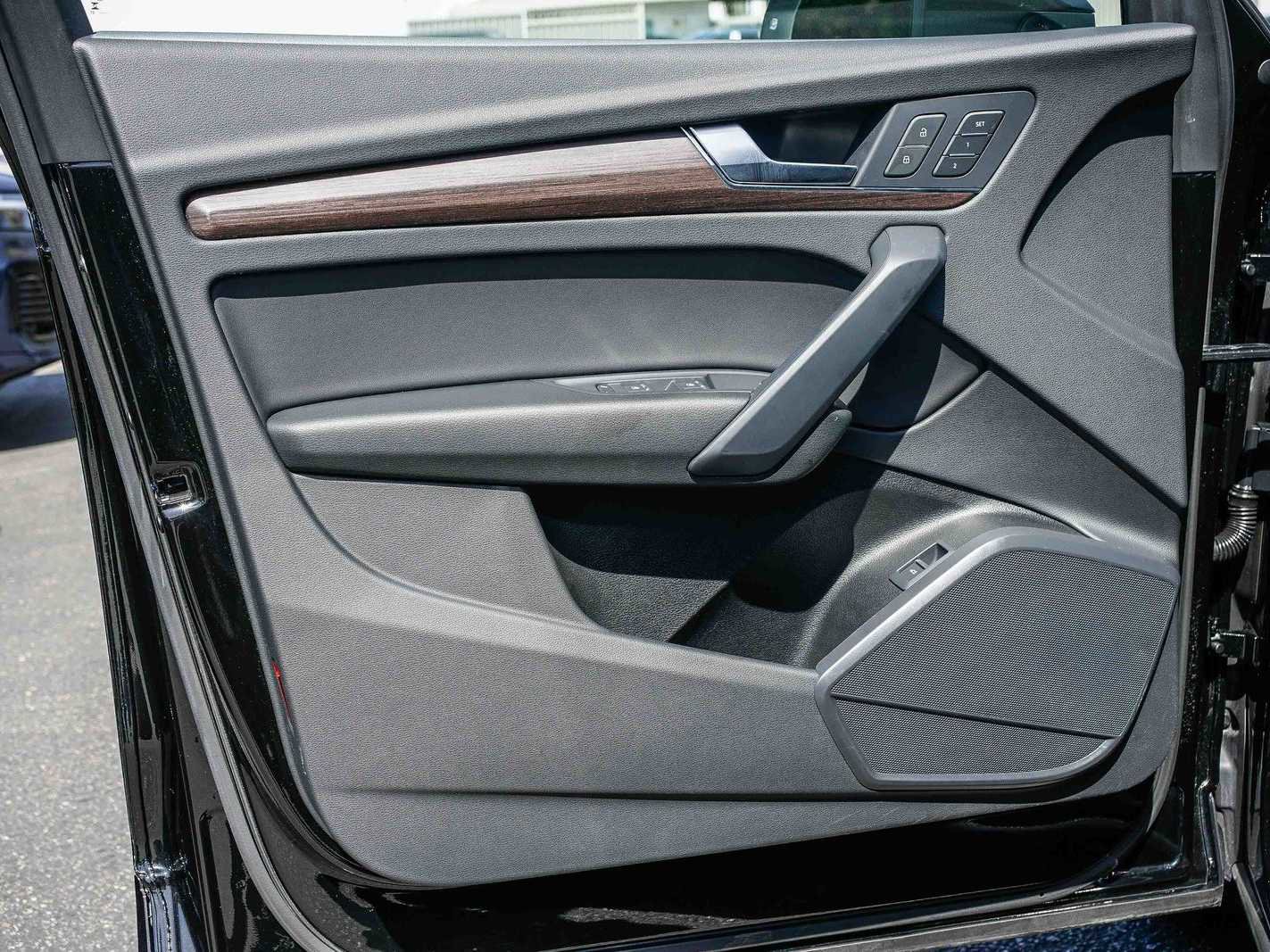 Used 2023 Audi Q5 2.0T Premium w/ Convenience Package image 19