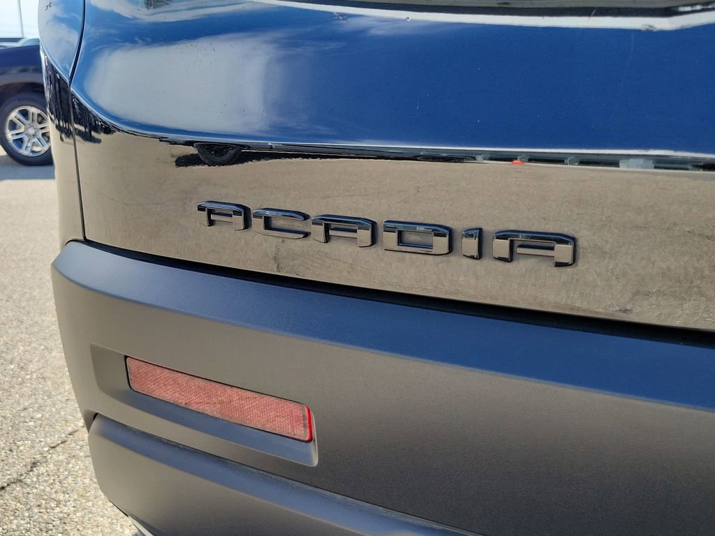 Used 2023 GMC Acadia SLE w/ Driver Convenience Package image 7