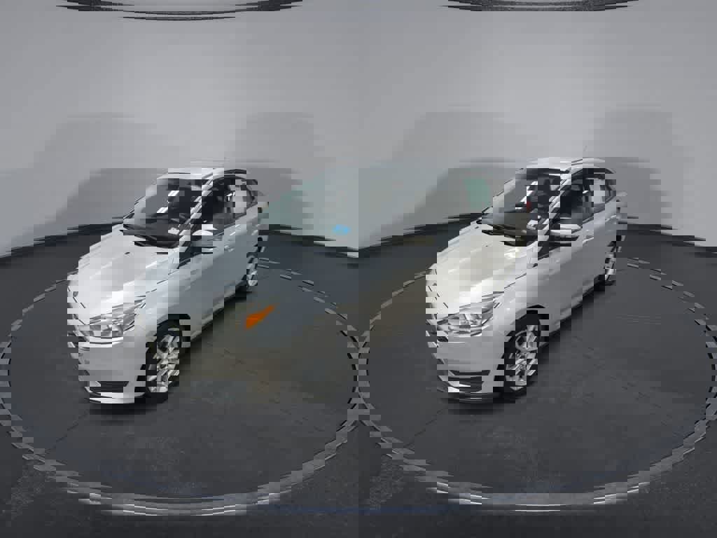 Used 2016 Ford Focus SE w/ SE Power Seat Package image 4