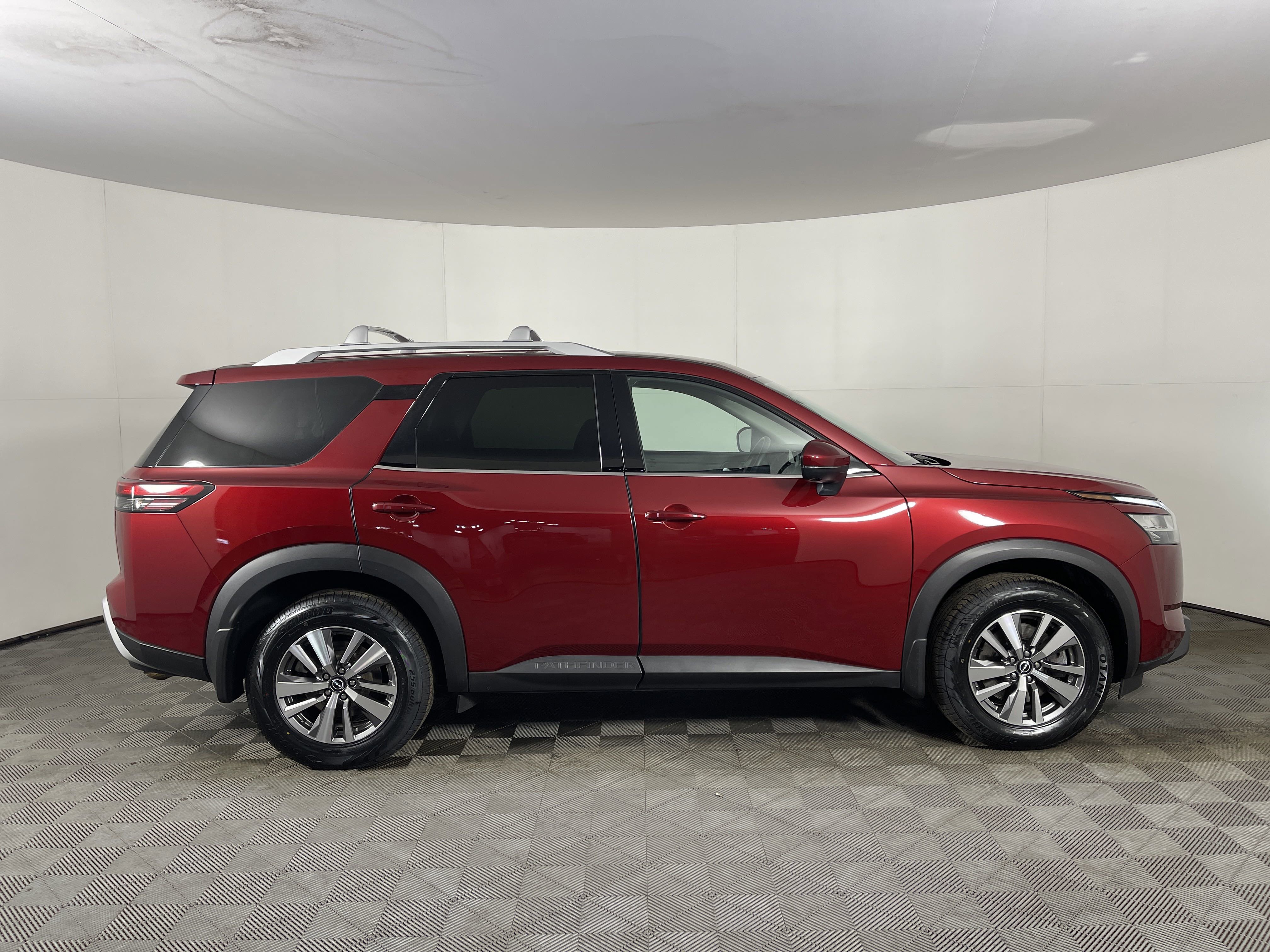 Used 2023 Nissan Pathfinder SL w/ Black Appearance Package image 24