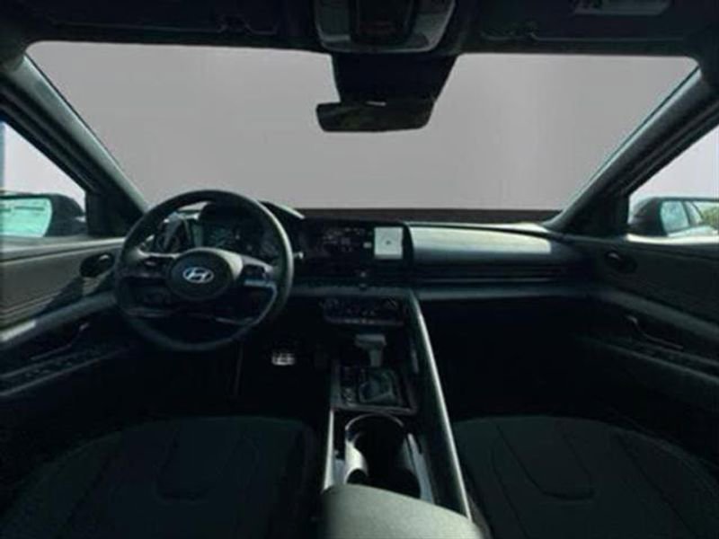 New 2025 Hyundai Elantra SEL image 22