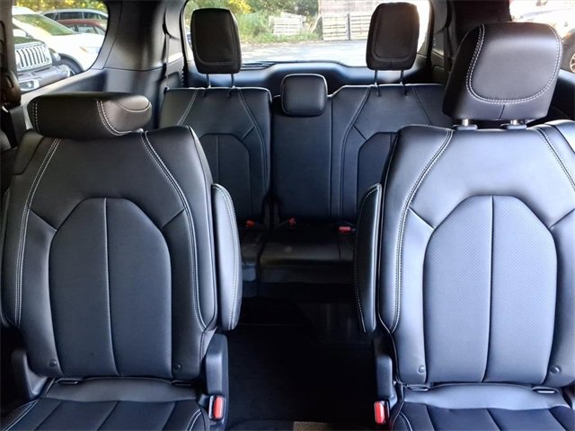 New 2026 Chrysler Pacifica Select image 12