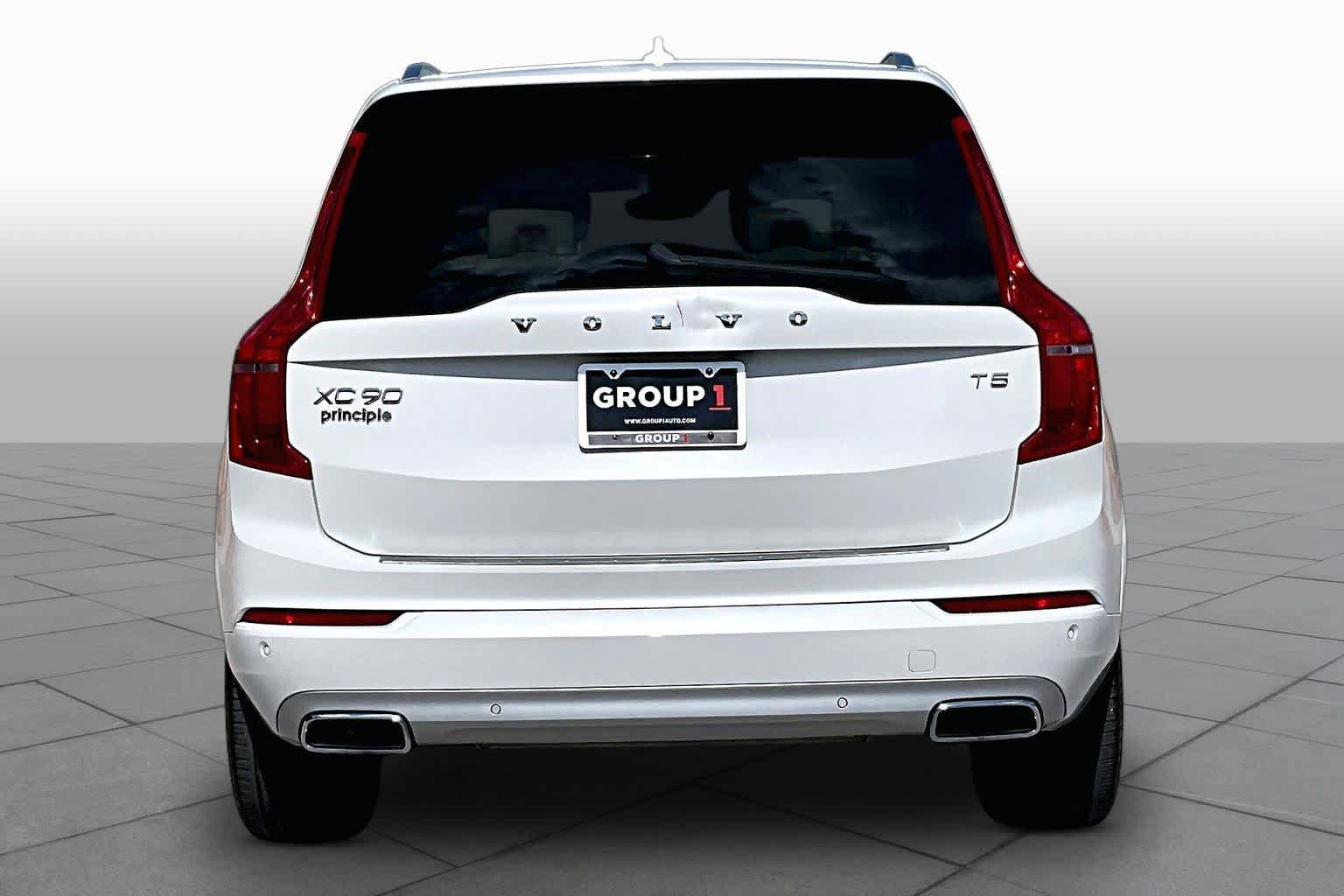 Used 2021 Volvo XC90 T5 Momentum w/ Protection Package Premier FWD image 5