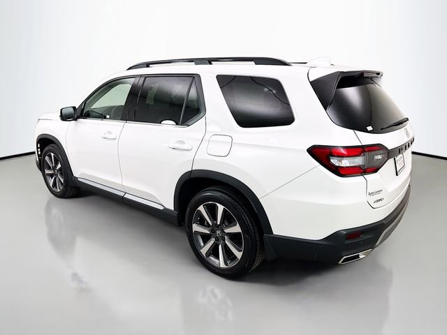 Used 2025 Honda Pilot Touring image 5
