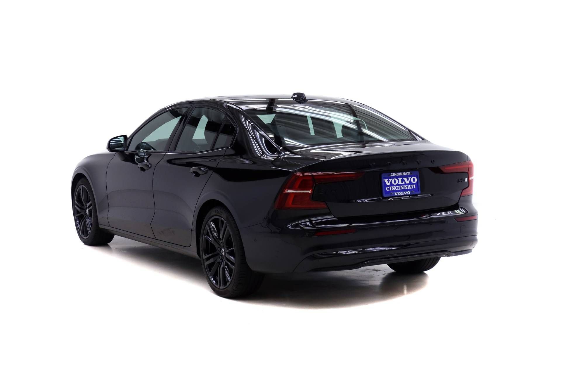 Certified 2024 Volvo S60 B5 Plus w/ Protection Package Premier FWD image 5