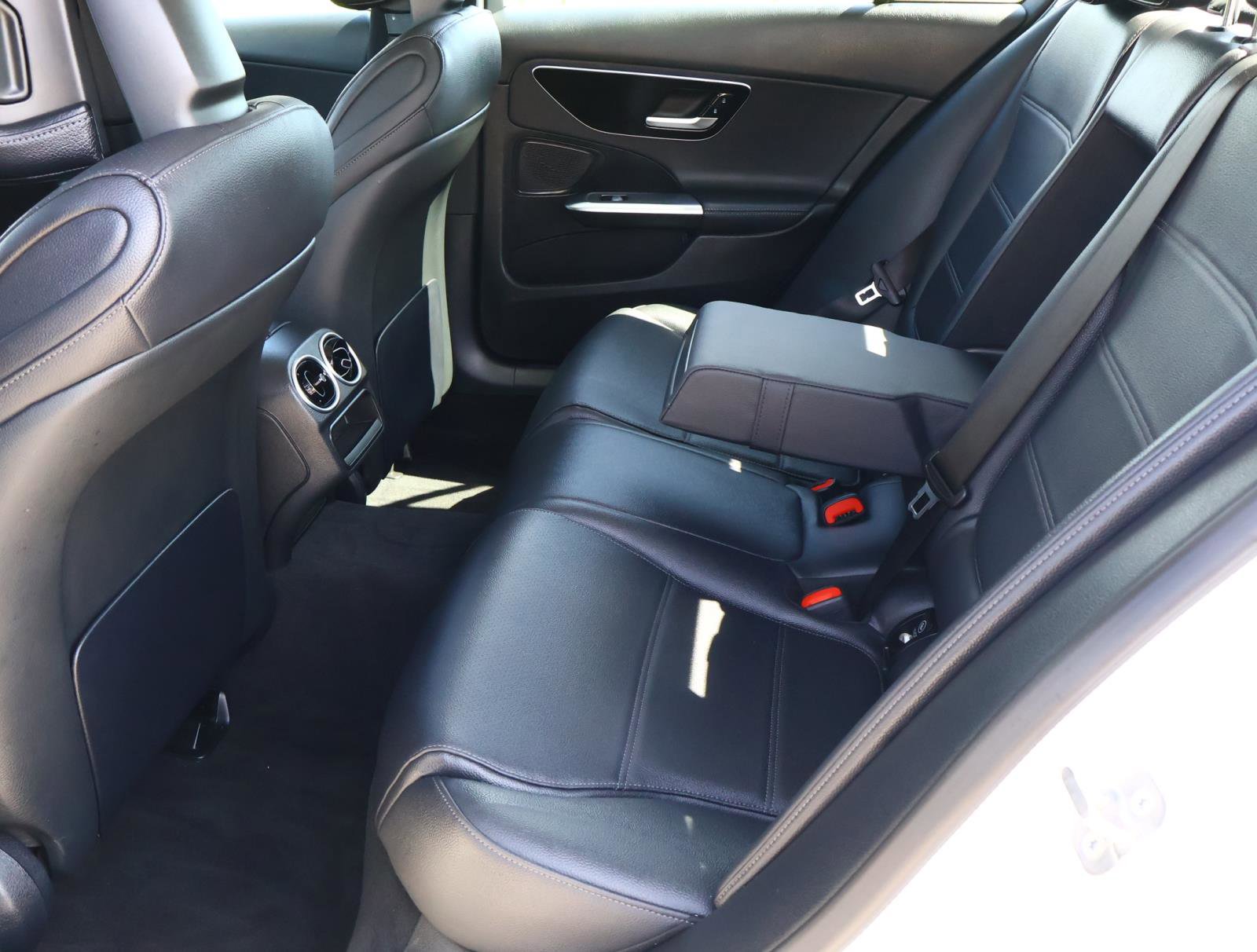 Used 2025 Mercedes-Benz C 300 Sedan image 18