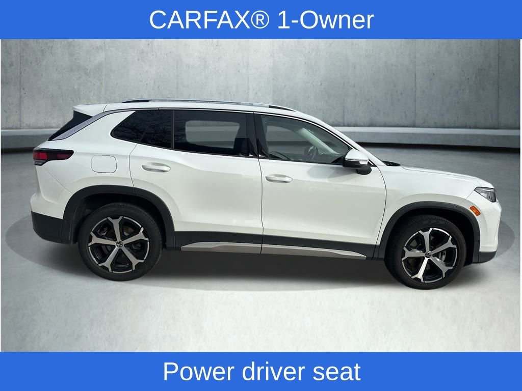 Used 2025 Volkswagen Tiguan SE w/ Panoramic Sunroof Package image 8