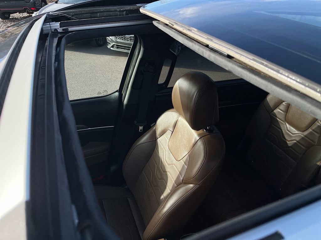 Used 2022 Kia Telluride SX w/ SX Prestige Package image 23