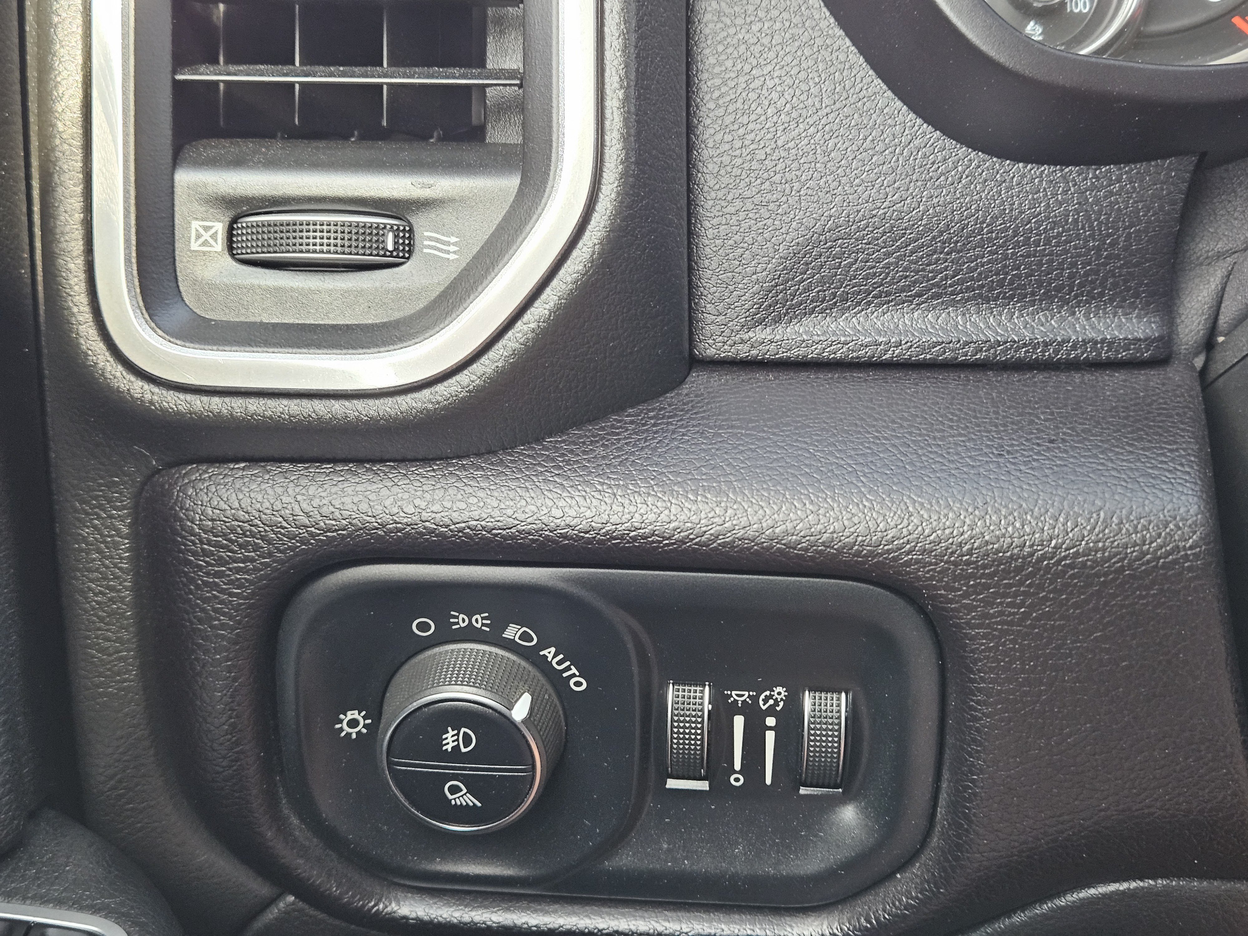 Used 2023 RAM 2500 Laramie AWD/4WD image 23