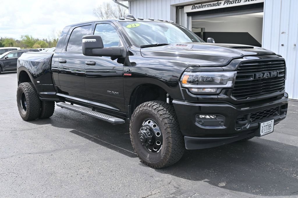 Used 2024 RAM 3500 Laramie w/ Night Edition AWD/4WD image 4