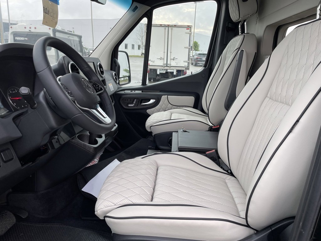 Used 2024 Mercedes-Benz Sprinter 3500 image 29