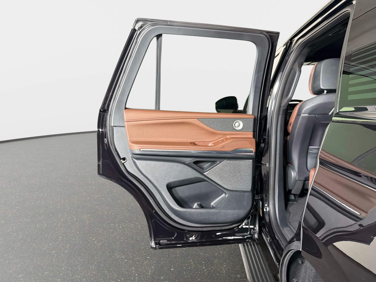 Used 2025 Lincoln Navigator Reserve AWD/4WD image 33