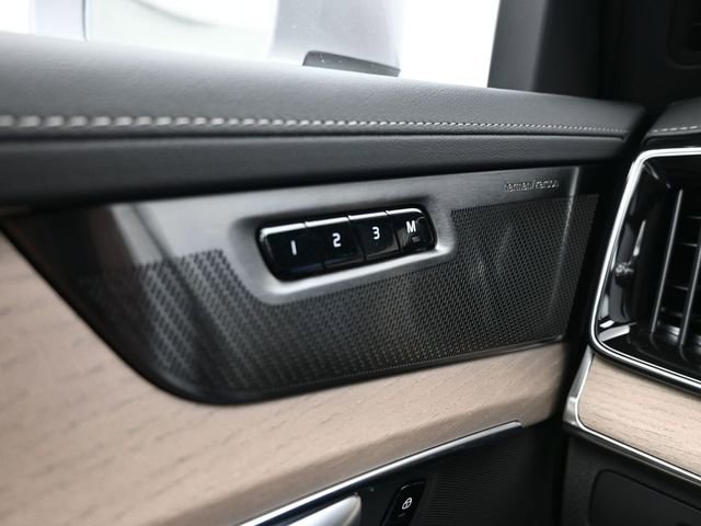 New 2026 Volvo XC90 T8 Plus w/ Protection Package Premier AWD/4WD image 31