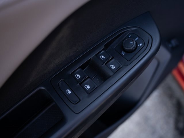 Certified 2024 Volkswagen Taos SE image 16