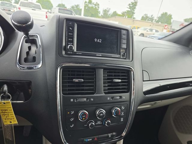 Used 2018 Dodge Grand Caravan SXT FWD image 22