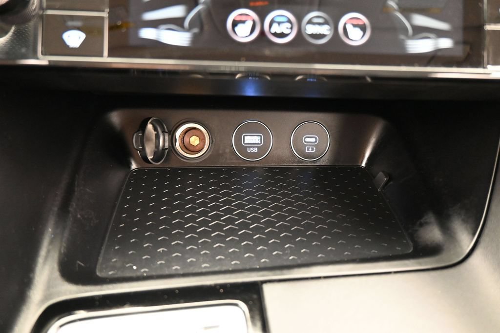 Used 2025 Genesis G70 2.5T RWD image 27