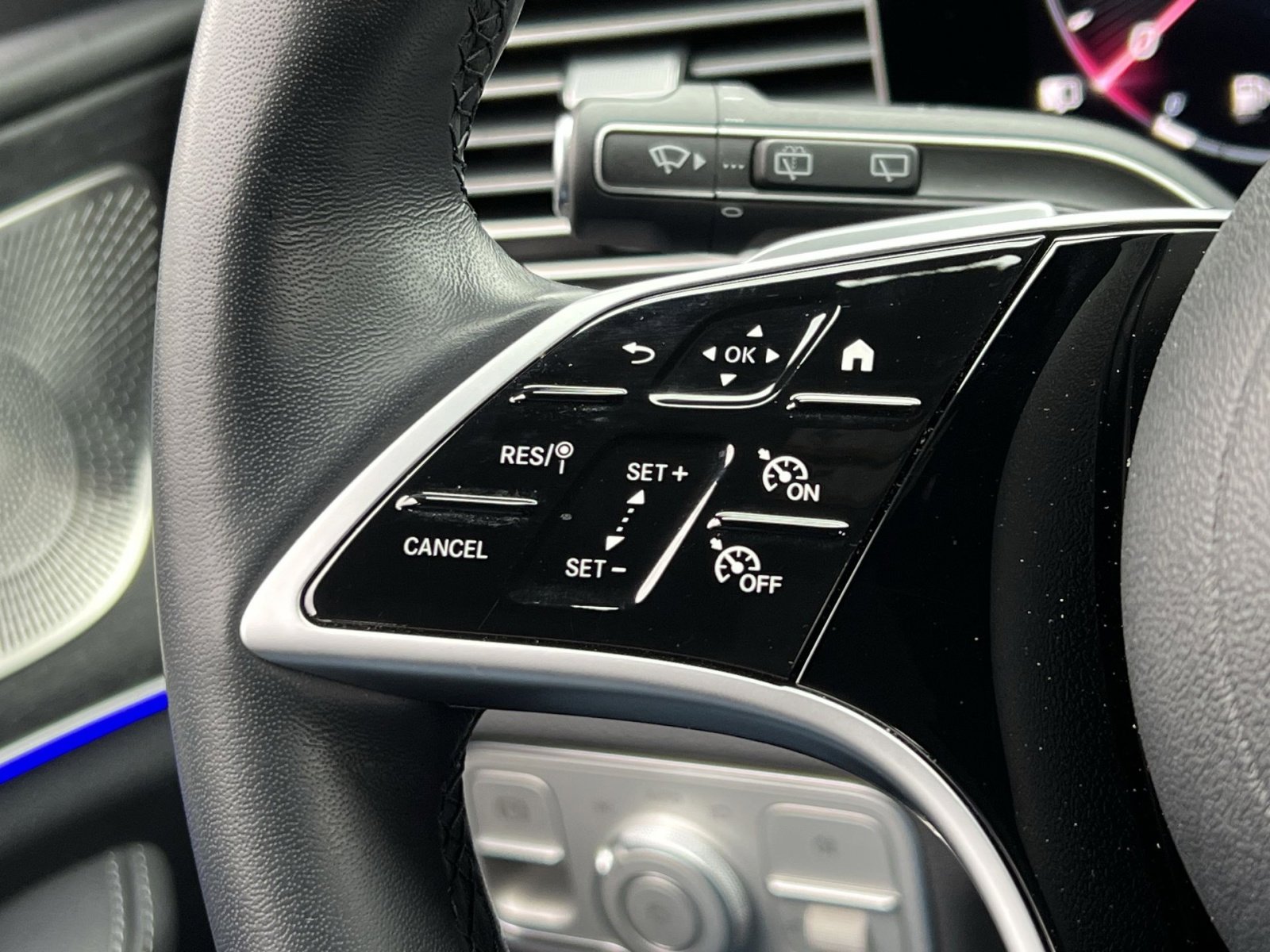 Certified 2025 Mercedes-Benz GLE 350 4MATIC image 30