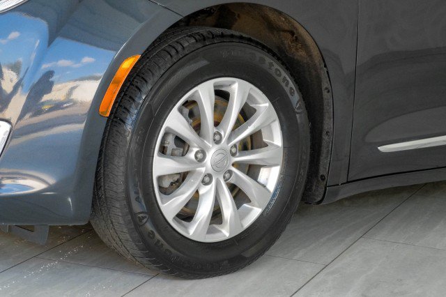 Used 2019 Chrysler Pacifica Touring-L FWD image 61