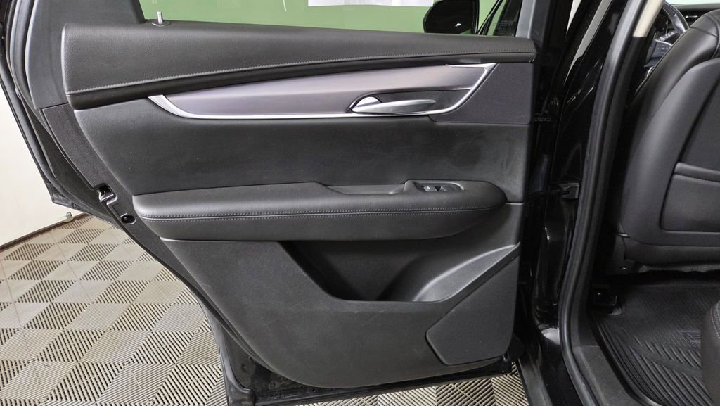 Used 2018 Cadillac XT5 Luxury w/ Driver Awareness Package image 29